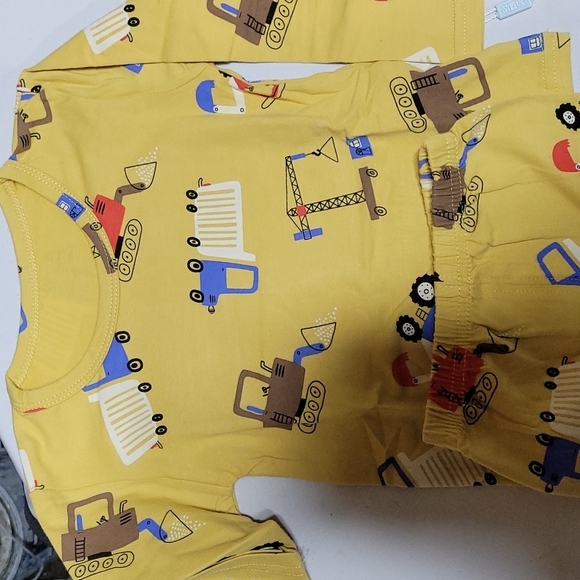 BOYS CONSTRUCTION PAJAMAS SET - Picture 2 of 4